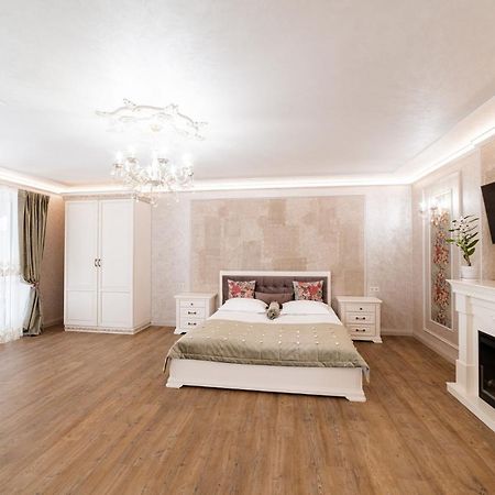 Vip Apartment On Duhnovicha Street .Free Parking. Uzjhorod Exteriör bild