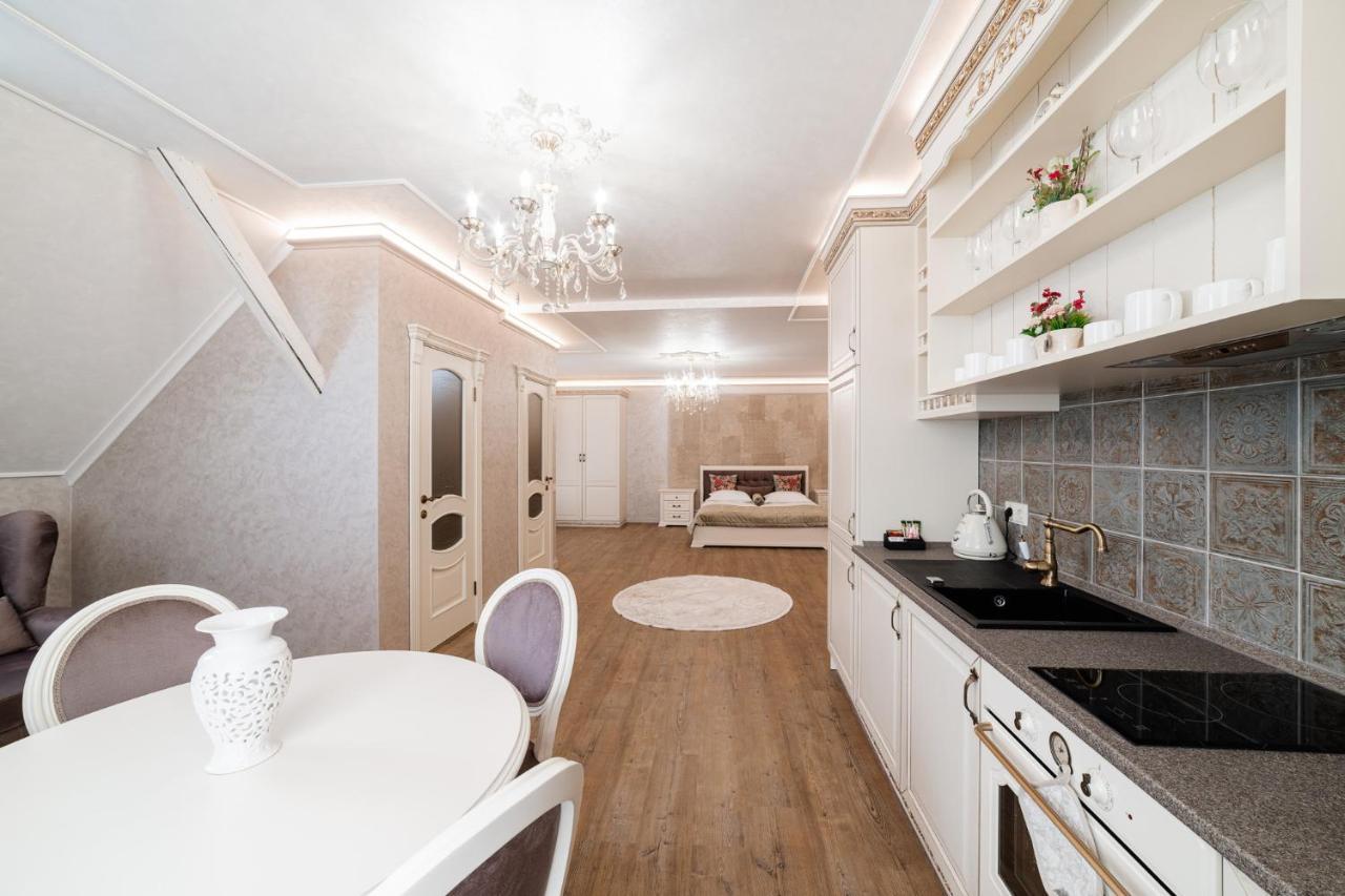 Vip Apartment On Duhnovicha Street .Free Parking. Uzjhorod Exteriör bild