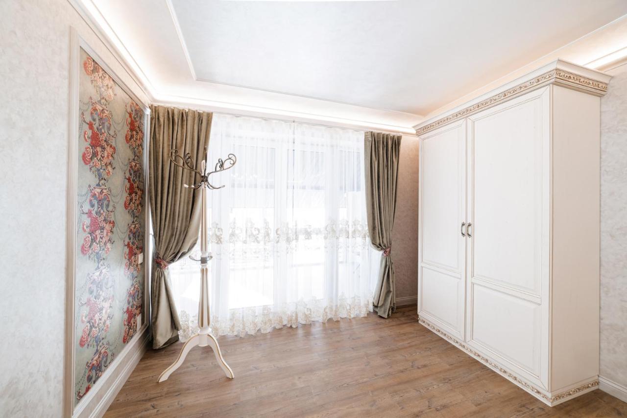 Vip Apartment On Duhnovicha Street .Free Parking. Uzjhorod Exteriör bild