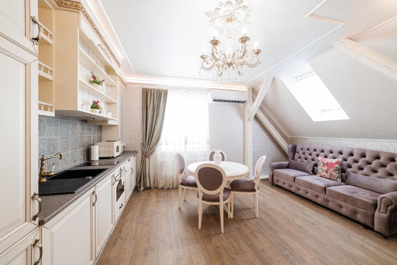 Vip Apartment On Duhnovicha Street .Free Parking. Uzjhorod Exteriör bild