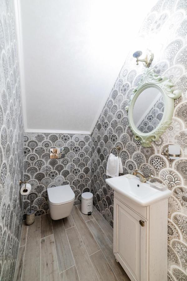 Vip Apartment On Duhnovicha Street .Free Parking. Uzjhorod Exteriör bild