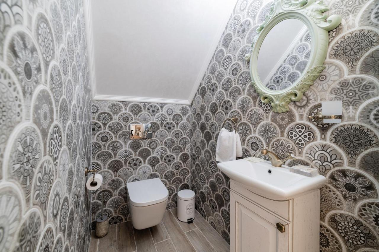 Vip Apartment On Duhnovicha Street .Free Parking. Uzjhorod Exteriör bild